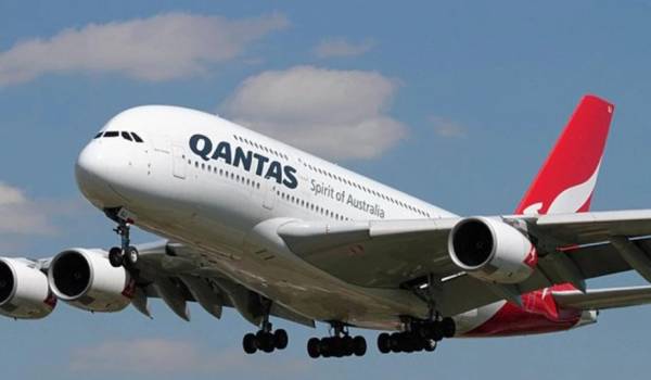 Τέλος στις στολές με βάση το φύλο βάζει η αεροπορική εταιρεία Qantas