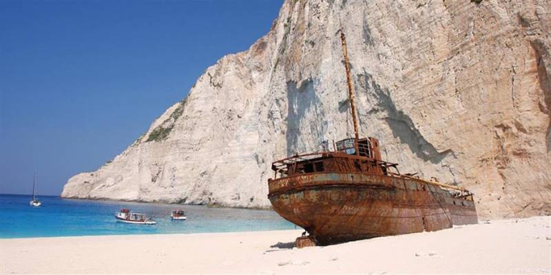 Απαγορεύτηκε το κολύμπι στο διάσημο Ναυάγιο της Ζακύνθου