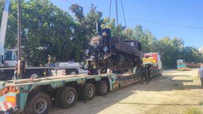 Σιδηροδρομικός Σταθμός Κυπαρισσίας: Αντιδράσεις για την απομάκρυνση της παλιάς ατμομηχανής του ΟΣΕ