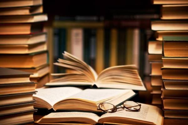 Βιβλία για μικρούς και μεγάλους αναγνώστες: Προτάσεις από βιβλιοπωλεία της Καλαμάτας