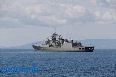 H φρεγάτα "Υδρα" στην Καλαμάτα για την εθνική επέτειο (φωτογραφίες)