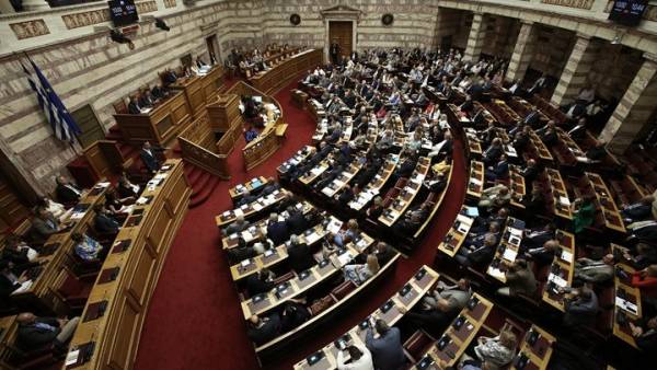 Βουλή: Εγκρίθηκε η ομόφωνη απόφαση της Διάσκεψης των Προέδρων για τη στήριξη των πληγέντων