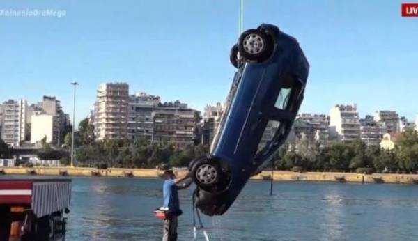 Πειραιάς: Αυτοκίνητο έπεσε στη θάλασσα - Νεκρός ο οδηγός (βίντεο)