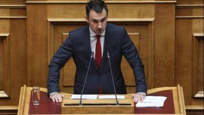 Επικρίσεις Χαρίτσης για “καταστροφικά νομοσχέδια” στο κλείσιμο της Βουλής