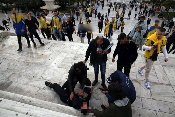 Δύο προσαγωγές και ένας τραυματίας σε επεισόδιο οπαδών στο Σύνταγμα