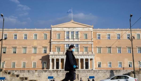 Έρευνα: Πώς βλέπουν οι Έλληνες τον κορονοϊό μετά από 20 μήνες πανδημίας