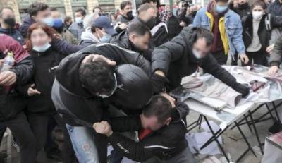 Πολυτεχνείο: Ξύλο στην κατάθεση στεφάνων - Εμποδίστηκαν βουλευτές της ΝΔ και μέλη του ΣΥΡΙΖΑ (βίντεο)