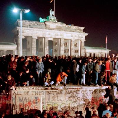 «Η πτώση»: η επιστροφή του «βρώμικου ‘89» και η εκδίκηση της ιστορίας