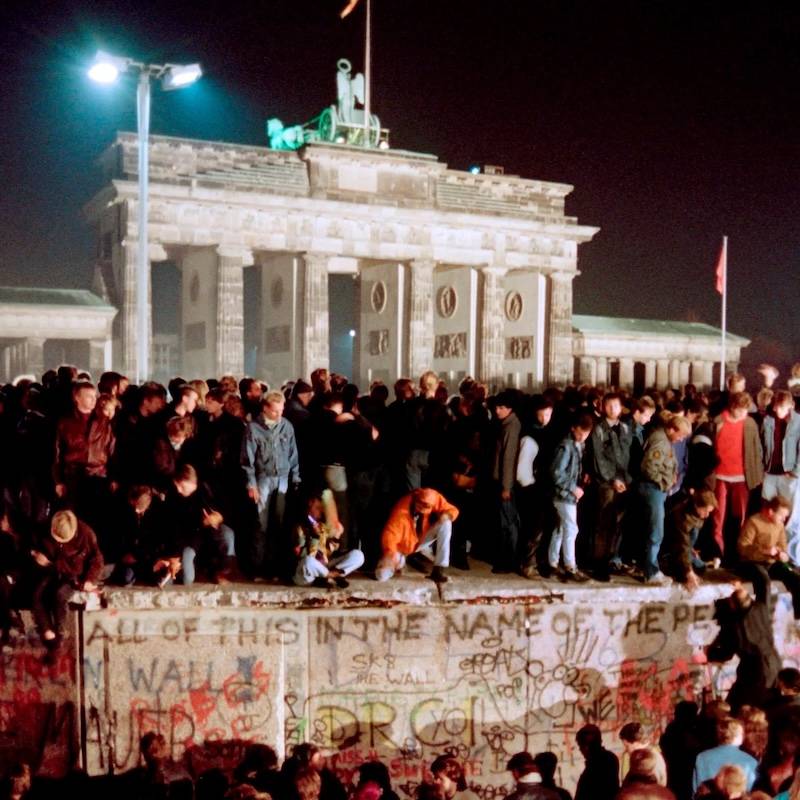 «Η πτώση»: η επιστροφή του «βρώμικου ‘89» και η εκδίκηση της ιστορίας