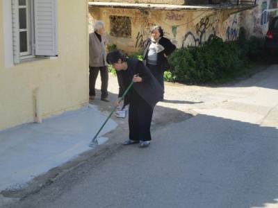 Τηρεί το έθιμο