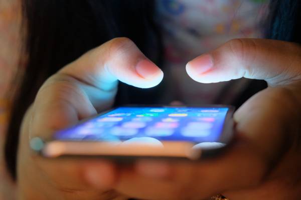 App Annie: Οι άνθρωποι αφιερώνουν περίπου 5 ώρες τη μέρα στις εφαρμογές του κινητού τους