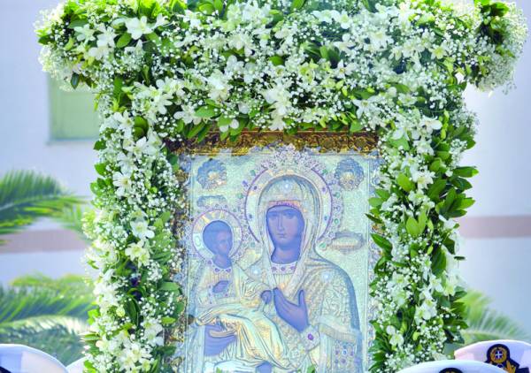 Την πολιούχο της Παναγία Τριχερούσα γιορτάζει η Φοινικούντα