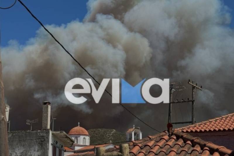 Εύβοια: Μεγάλη φωτιά κοντά σε σπίτια – Μήνυμα από το 112 (βίντεο)