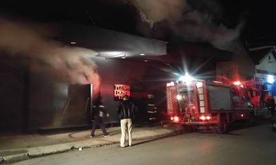 Καλαμάτα: Ολοι μιλάνε για εμπρησμό και... δράστες στο &quot;Please don&#039;t tell&quot;