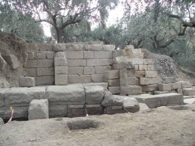 Στο φως θέατρο της Αρχαίας Θουρίας (φωτογραφίες)