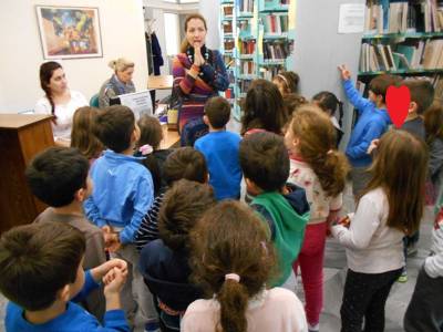 Αφιέρωμα στη δανειστική βιβλιοθήκη των Εκπαιδευτηρίων Μπουγά
