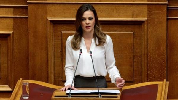 Έφη Αχτσιόγλου: Αλλάζει ο χάρτης για την οικονομική πολιτική και τα εισοδήματα των πολλών