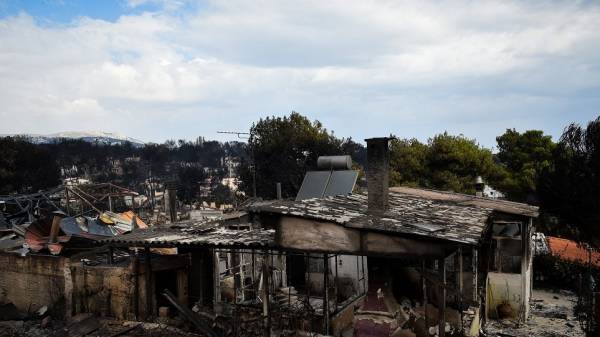Πυρκαγιά - Αττική: Μη κατοικήσιμα σχεδόν τα μισά σπίτια στις πληγείσες περιοχές
