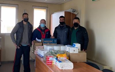 Είδη πρώτης ανάγκης για σεισμοπαθείς από την Ενωση Υπαλλήλων Πυροσβεστικού Σώματος Μεσσηνίας