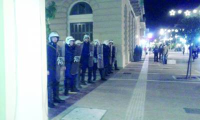 Ελεύθεροι οι 2 συλληφθέντες για επεισόδια στην Καλαμάτα - Τι καταγγέλουν ΣΥΡΙΖΑ - ΚΝΕ - Ανοιχτή Συνέλευση