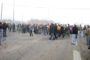 Κάτοικοι του Δήμου Οιχαλίας έκλεισαν την εθνική οδό για τα πυρηνελαιουργεία  