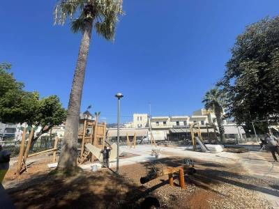 Σύσταση για την παιδική χαρά στην πλατεία Φιλιατρών