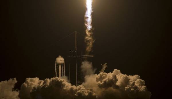 SpaceX: Έτοιμη η πρώτη διαστημική αποστολή με πολίτες