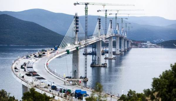 Η Κροατία έχτισε γέφυρα-θηρίο στη μοναδική έξοδο της Βοσνίας προς τη θάλασσα
