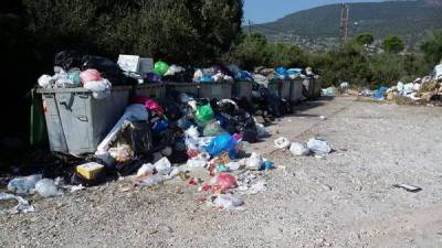 Στην Αμφισσα τα σκουπίδια της Μάνης