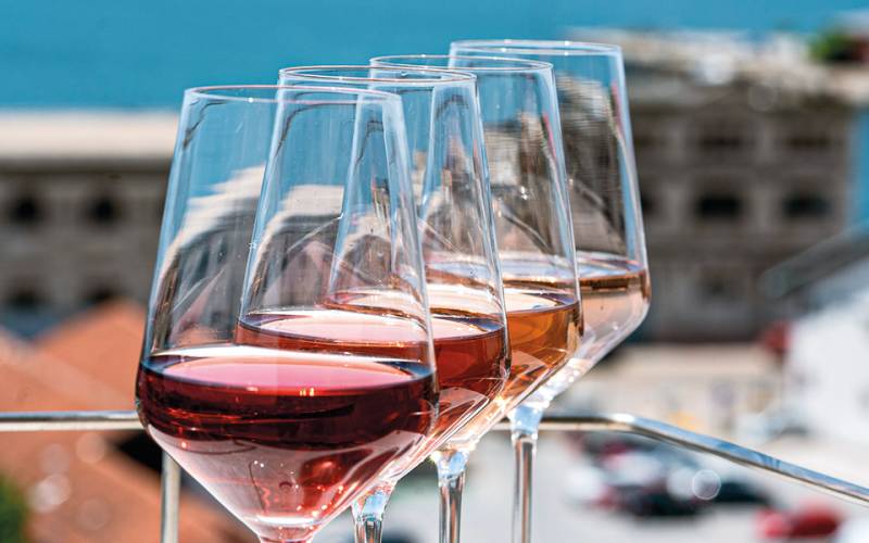 Σ. Παπανικολάου, Γεν. Δ/τρια ΕΝΕΑΠ: Πιέσεις σε αγορά, οικονομία και καταναλωτή από υπερφορολόγηση αποσταγμάτων