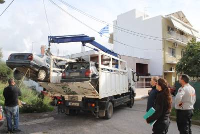 Ξεκίνησε η απομάκρυνση εγκαταλελειμμένων οχημάτων στη Μεσσήνη