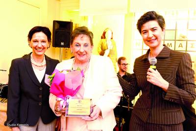 Το Λύκειο των Ελληνίδων βράβευσε τη Βίκυ Καρέλια