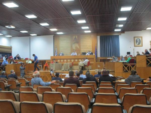Θέατρο του παραλόγου για την καταδίκη Κουκούτση στο Δημοτικό Συμβούλιο Καλαμάτας