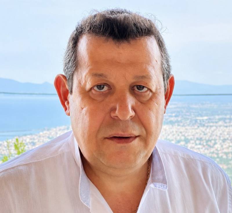 Γιατί οι Ελληνες εμπιστεύονται πια τους πολίτες και όχι το πολιτικό σύστημα;