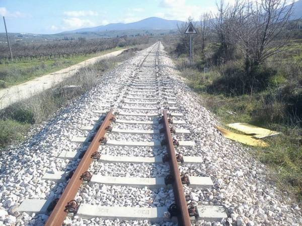 Αδιαφορία για το τρένο στην Πελοπόννησο καταγγέλλει ο Θ. Πετράκος