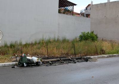 Στάχτη 5 κάδοι απορριμμάτων στους Γαργαλιάνους