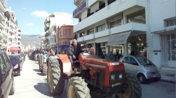 Η πορεία των τρακτέρ στην Αριστομένους (βίντεο)