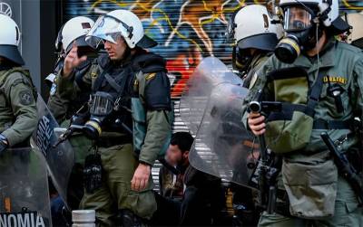 Εισαγγελική έρευνα μετά το βίντεο με MATατζή που τα σπάει στα Εξάρχεια