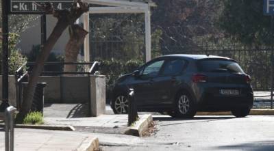 Γλυφάδα: Στο εδώλιο ο τράπερ που συνελήφθη με κλεμμένο όχημα (βίντεο)