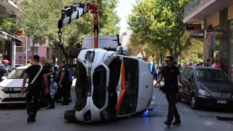 Έχασε την ζωή του 54χρονος ασθενής μετά από ανατροπή ασθενοφόρου στο Γουδί (βίντεο)
