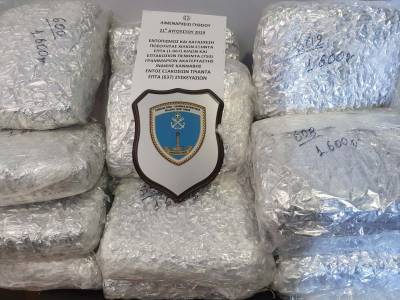Λακωνία: Μετέφεραν πάνω από 1 τόνο χασίς με ιστιοφόρο, αλλά... πιάστηκαν στον Πόρτο Κάγιο (φωτογραφίες)