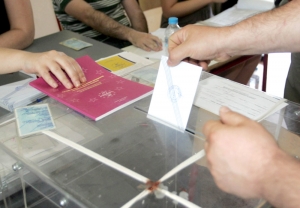 Τελευταίες πινελιές για τα ψηφοδέλτια, με εκλογικό ορίζοντα την 6η Μαΐου
