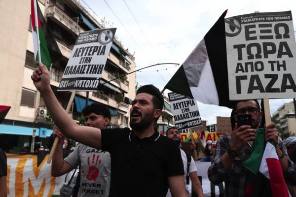 Συγκέντρωση αλληλεγγύης για την Παλαιστίνη στην Αθήνα - Ένταση έξω από την πρεσβεία του Ισραήλ