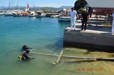 Καθάρισαν το βυθό της μαρίνας Πύλου (φωτογραφίες)