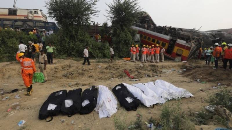 Τους 288 έχουν φτάσει οι νεκροί στο σιδηροδρομικό δυστύχημα στην Ινδία