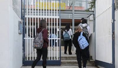 Τζανάκης: &quot;Αν ανοίξουν τα σχολεία, μετά από 5-10 μέρες θα κλείσουν&quot;