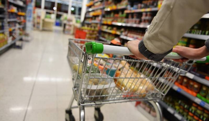 Έρευνα EY: H oικονομική αβεβαιότητα και οι αυξημένες τιμές αποθαρρύνουν τους καταναλωτές παγκοσμίως