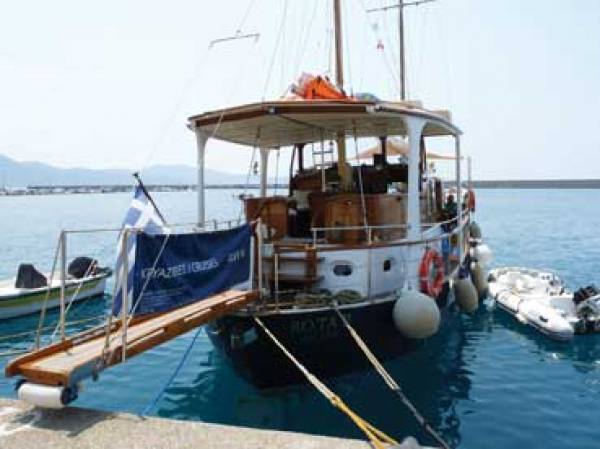 Σκοινί ακινητοποίησε πλοίο κρουαζιέρας στο λιμάνι της Καλαμάτας