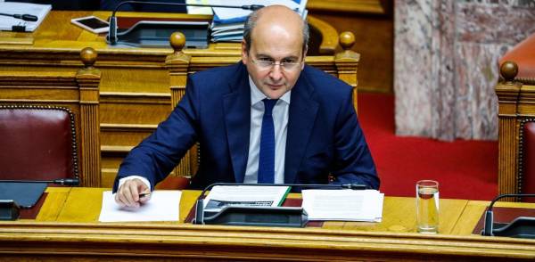 Χατζηδάκης: Άφησε ανοιχτό το ενδεχόμενο για αύξηση μισθού πάνω από τα 650 ευρώ