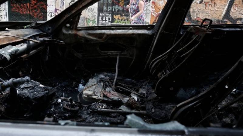 Θεσσαλονίκη: Φωτιά σε κλεμμένο αυτοκίνητο τα ξημερώματα
